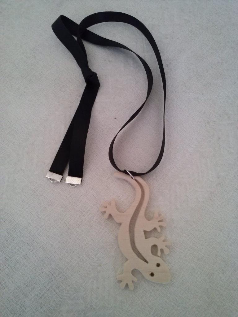 Collier salamandre  8€